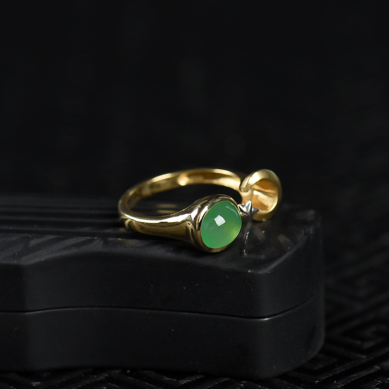 天然糯冰种豆绿翡翠戒指-红掌柜