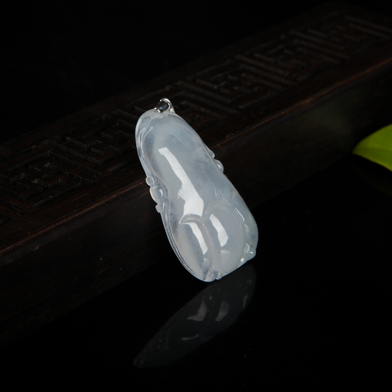 白色翡翠福寿吊坠-红掌柜