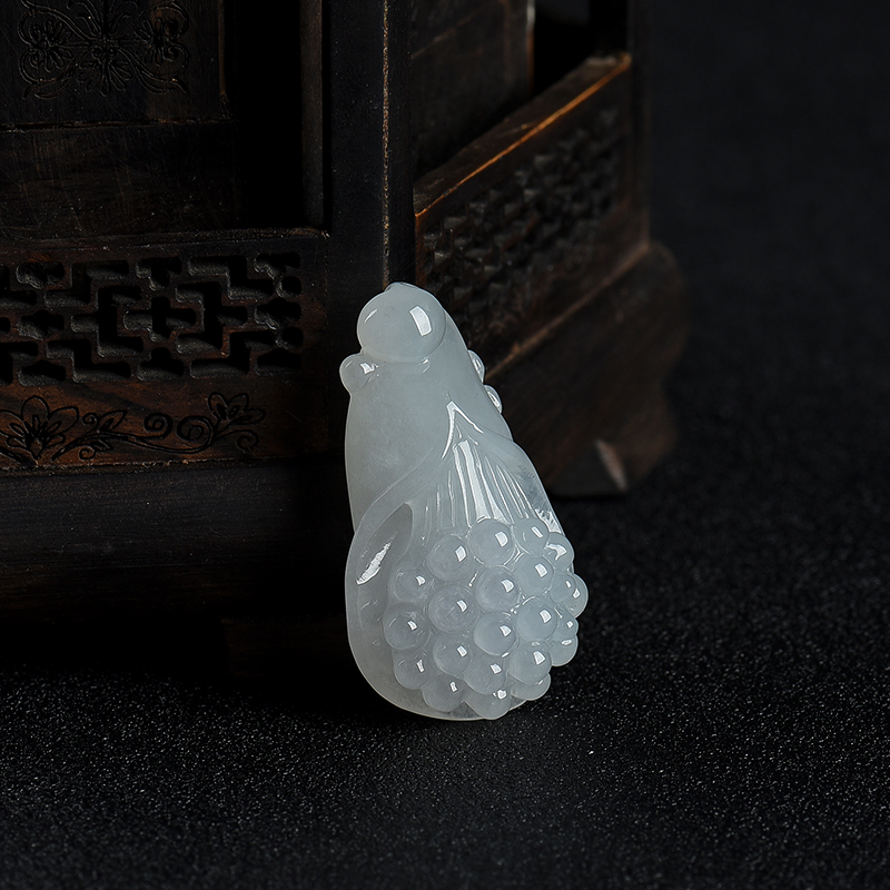 天然糯种白色翡翠花件吊坠-红掌柜