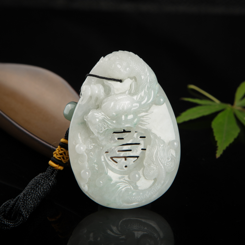 豆种白色翡翠龙牌吊坠-红掌柜