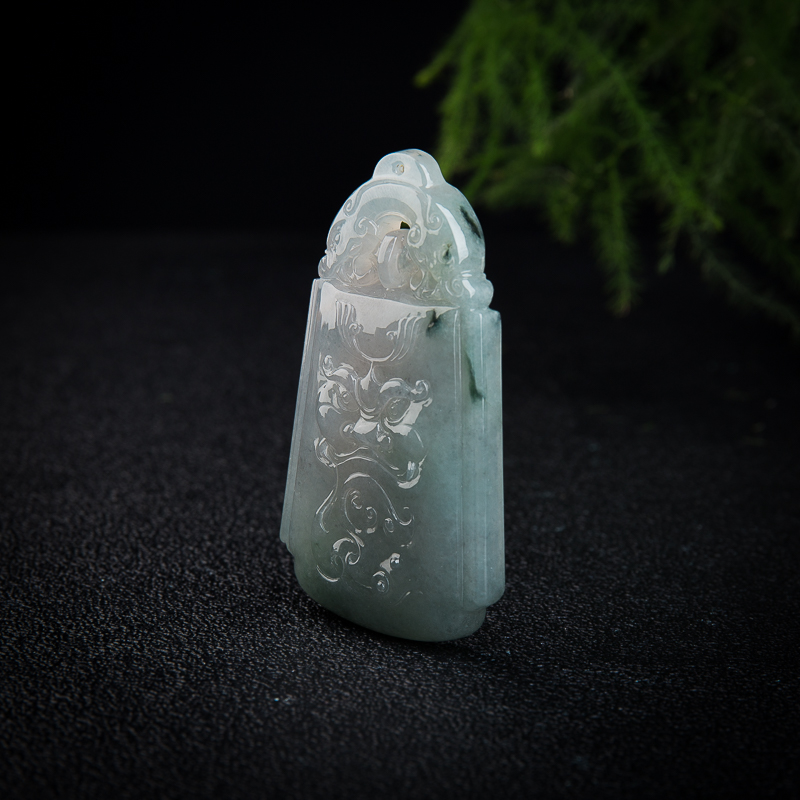 糯冰种飘花翡翠守护牌挂坠-红掌柜