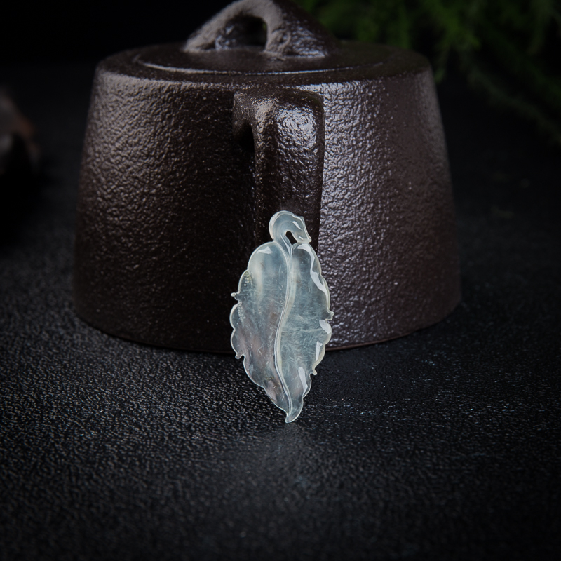 天然翡翠叶子吊坠-红掌柜