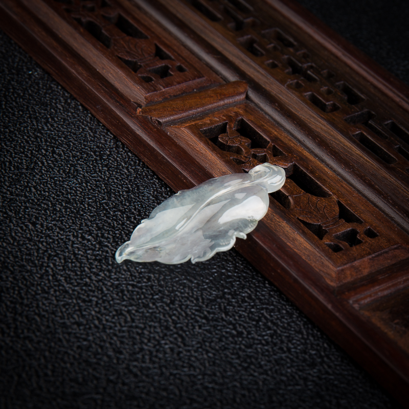 天然翡翠叶子吊坠-红掌柜