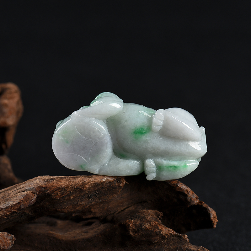 豆种飘翠翡翠吊坠-红掌柜