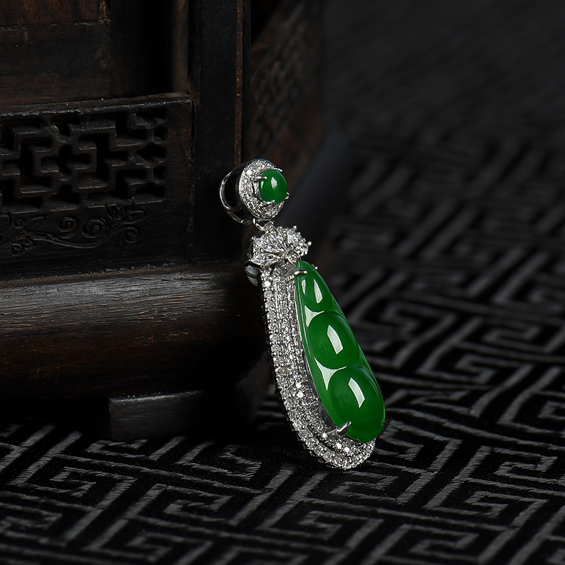 天然糯冰种翠绿翡翠连中三元吊坠-红掌柜