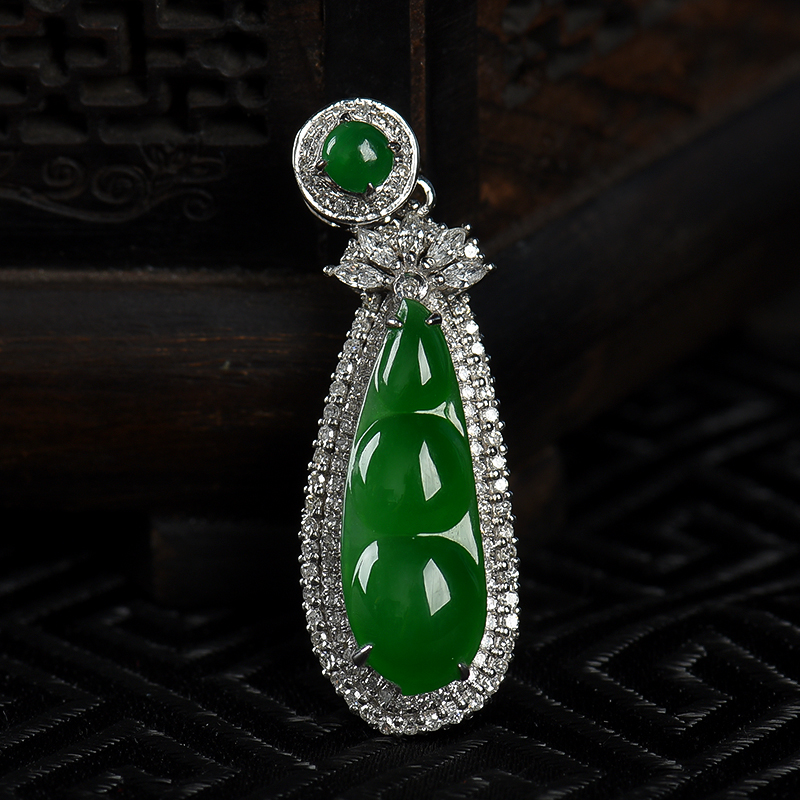 缅甸天然糯冰种翠绿翡翠吊坠-红掌柜