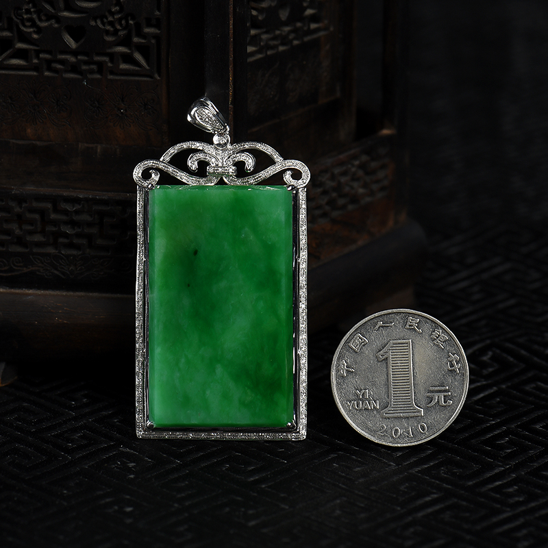 糯种翠绿翡翠吊坠-红掌柜