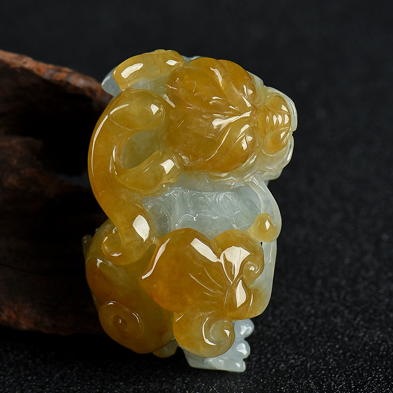 缅甸天然糯种俏色翡翠吊坠-红掌柜