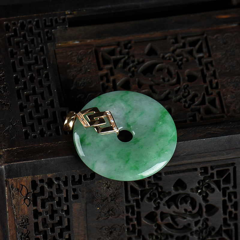 天然豆种飘翠翡翠吊坠-红掌柜