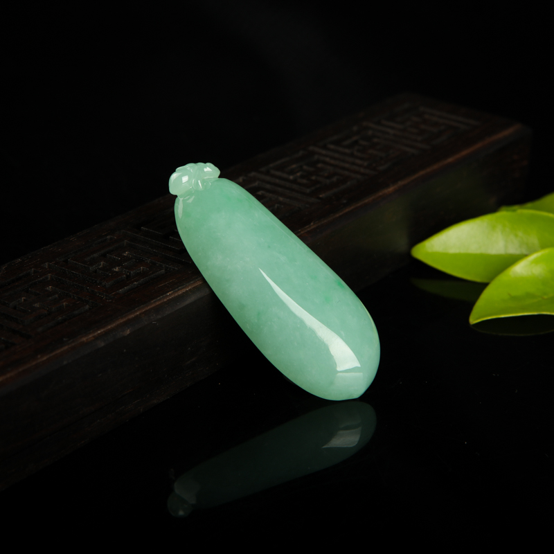豆绿翡翠福瓜吊坠-红掌柜