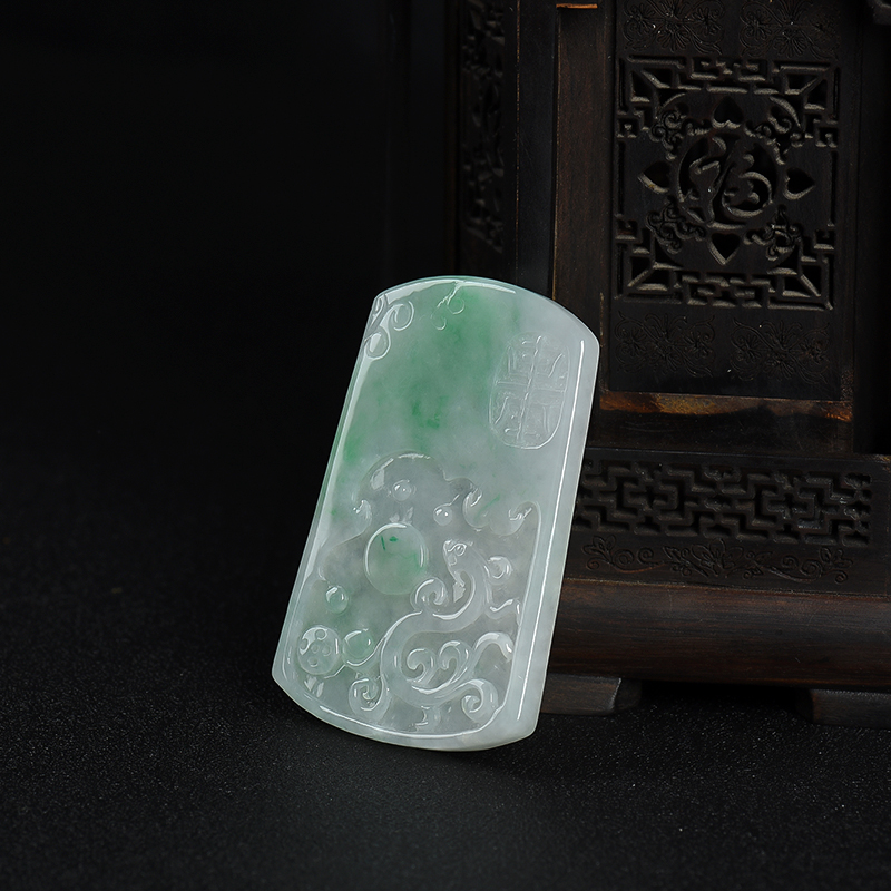 缅甸糯种飘翠翡翠龙牌吊坠-红掌柜