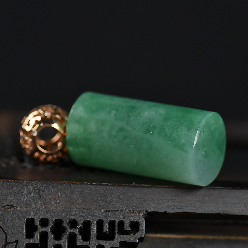 缅甸天然豆种灰绿翡翠吊坠-红掌柜