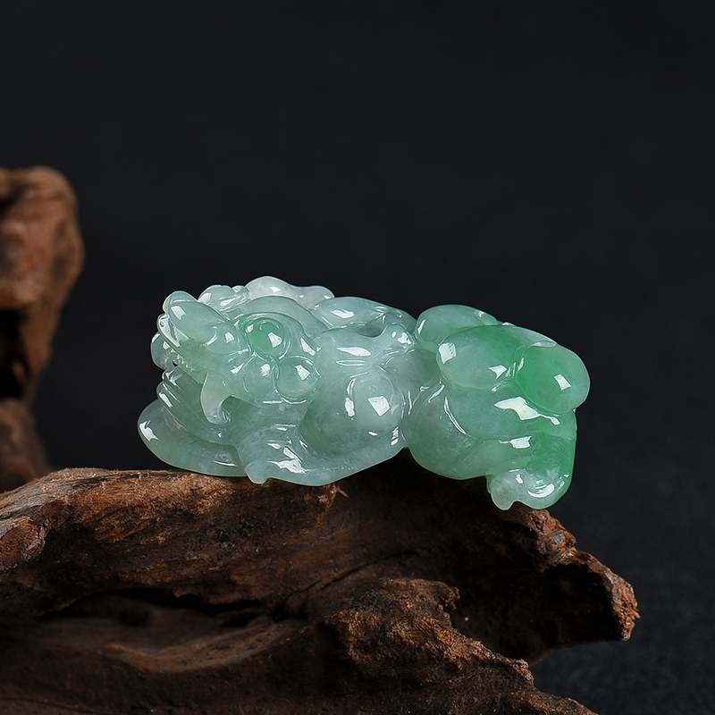 豆种翡翠貔貅吊坠-红掌柜