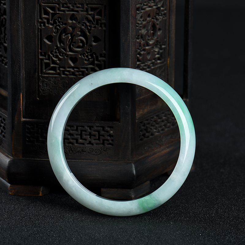 56mm豆种飘翠翡翠手镯-红掌柜