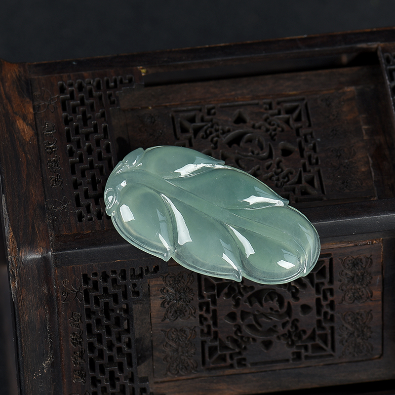 糯冰种深绿翡翠叶子吊坠-红掌柜