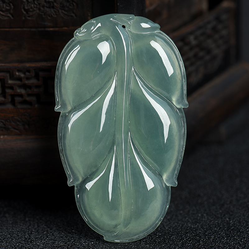 糯冰种翡翠叶子吊坠-红掌柜