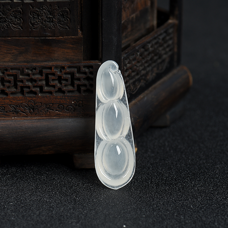 糯冰种白色翡翠福豆吊坠-红掌柜