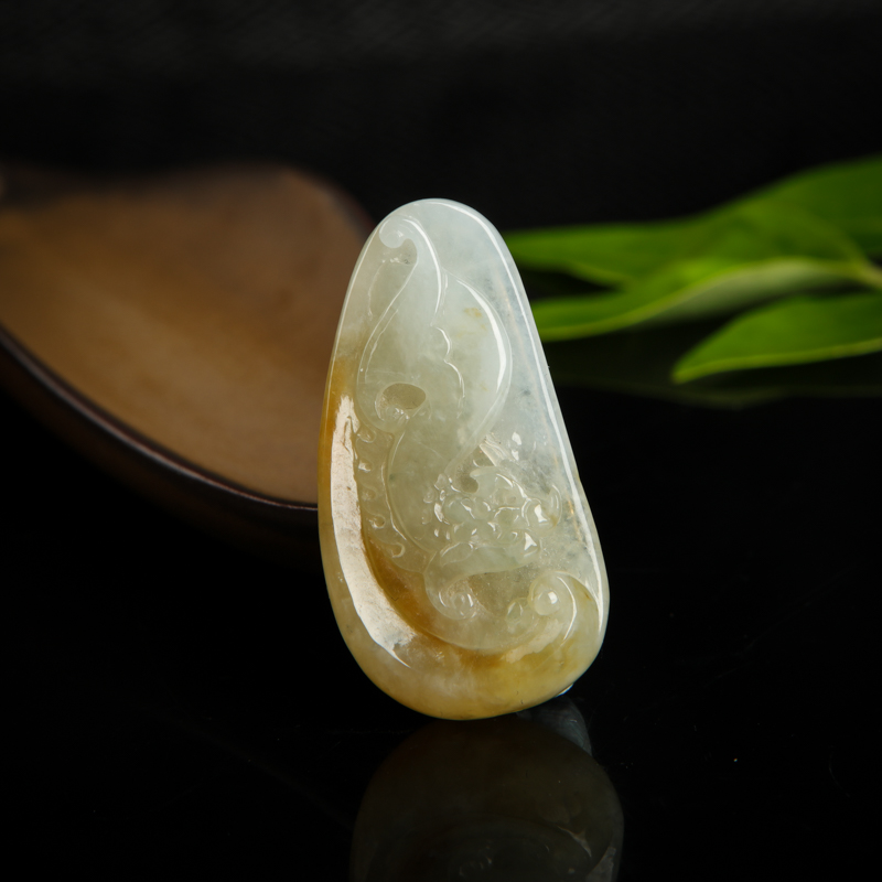 糯冰种黄翡龙牌吊坠-红掌柜