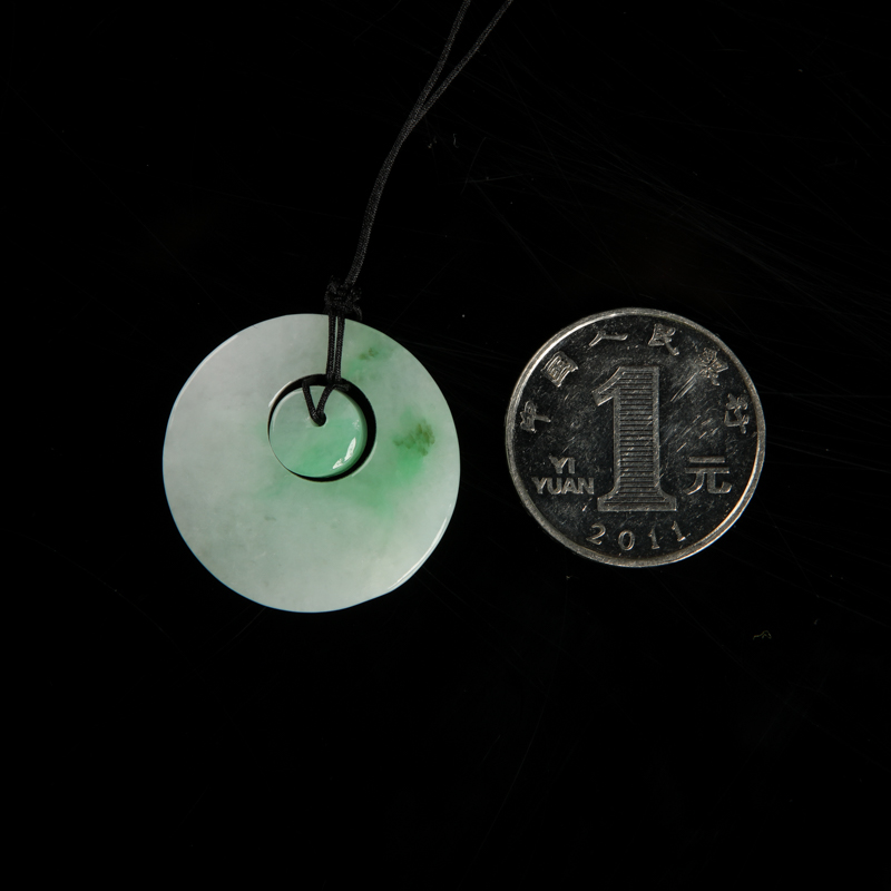 豆种飘翠翡翠吊坠-红掌柜