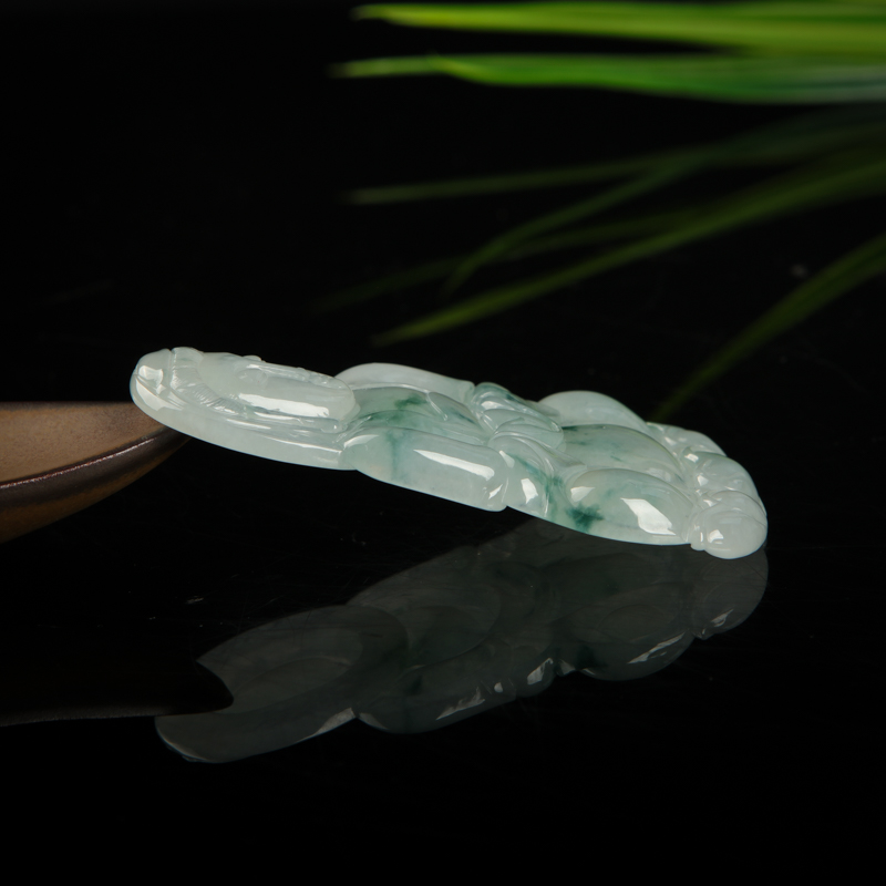 糯冰种飘花翡翠吊坠-红掌柜