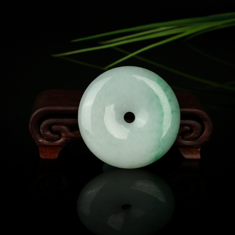 豆种飘翠翡翠吊坠-红掌柜