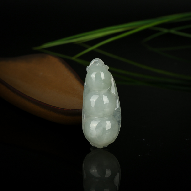 豆种翡翠连中三元吊坠-红掌柜