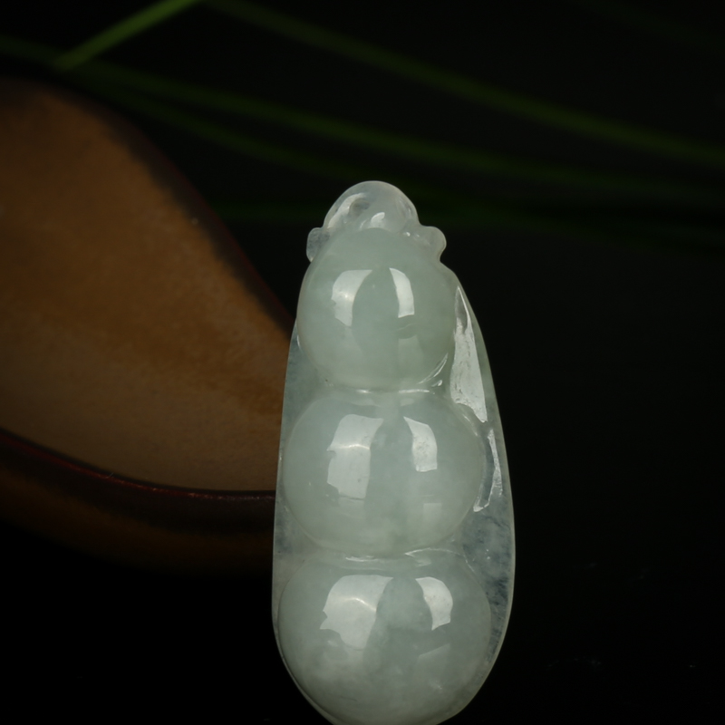 缅甸天然翡翠连中三元吊坠-红掌柜