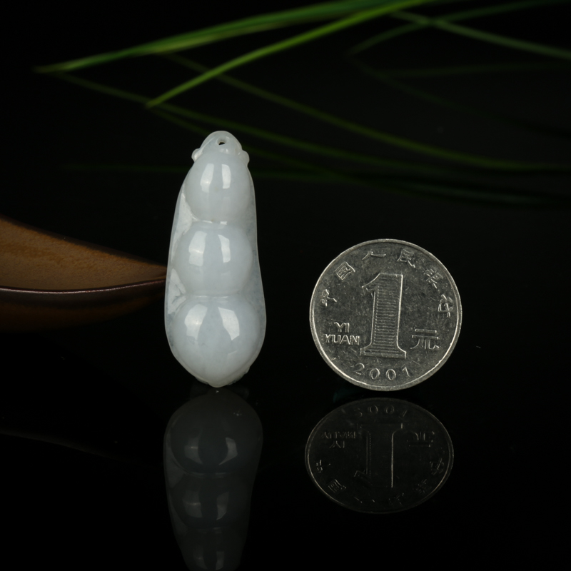 豆种天然翡翠吊坠-红掌柜