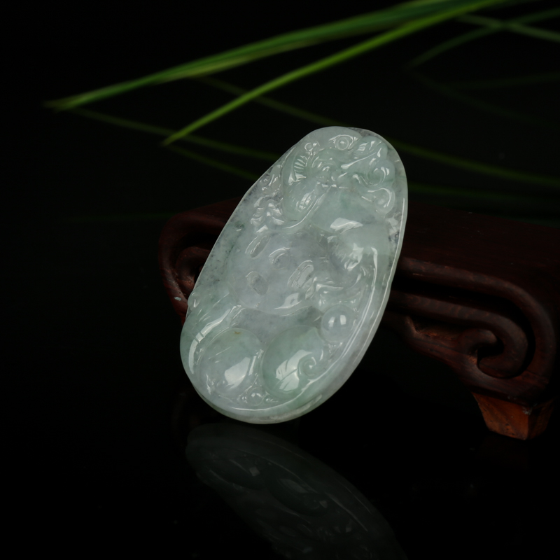 飘花翡翠瑞兽吊坠-红掌柜