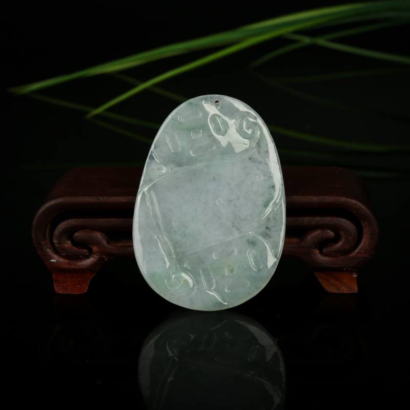 天然飘花翡翠瑞兽吊坠-红掌柜