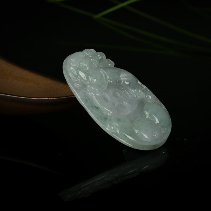 天然翡翠瑞兽吊坠-红掌柜