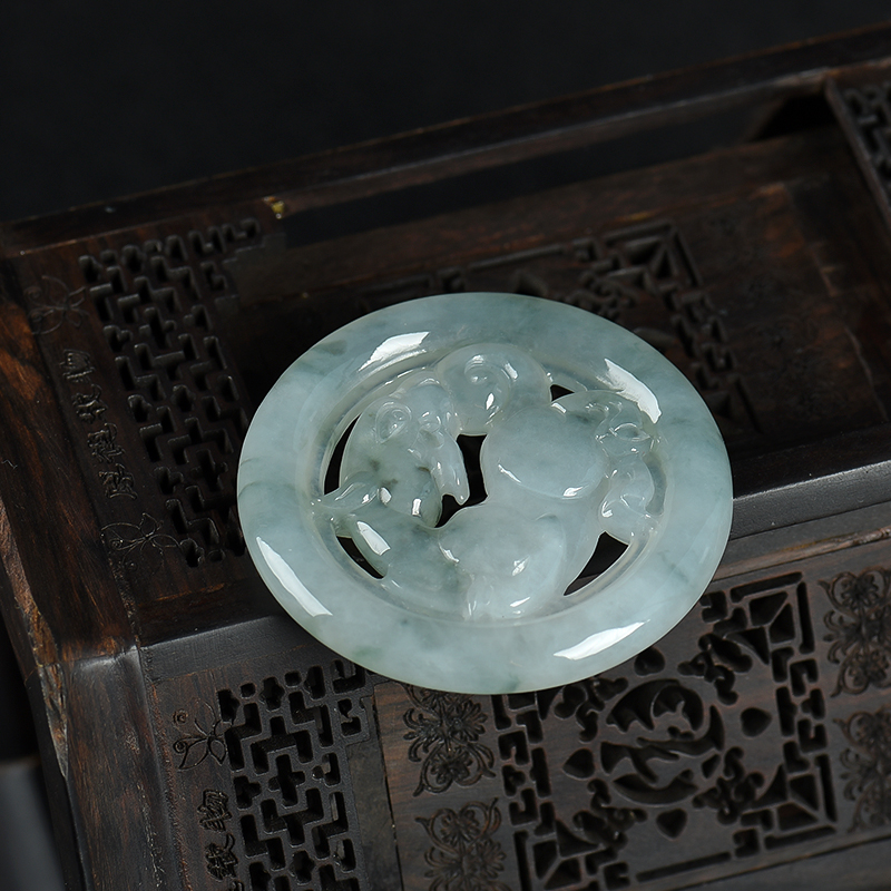 缅甸天然糯种翡翠麒麟吊坠-红掌柜