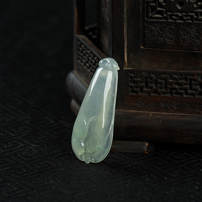 缅甸糯冰种浅绿翡翠花吊坠-红掌柜