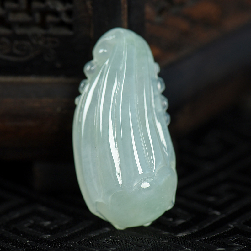 缅甸天然糯种浅绿翡翠吊坠-红掌柜