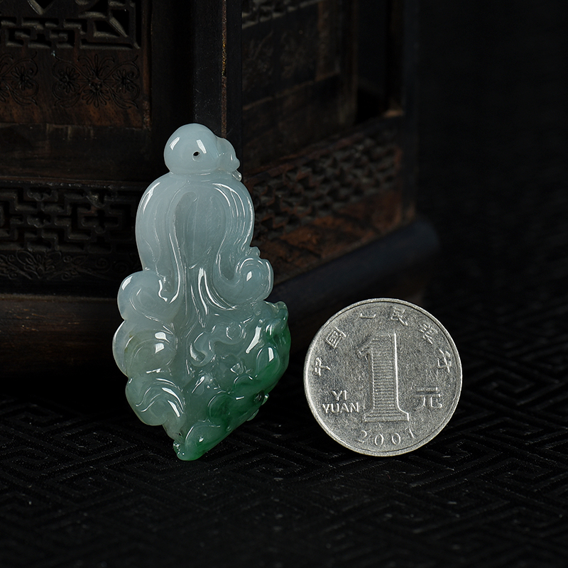 糯种飘翠翡翠吊坠-红掌柜