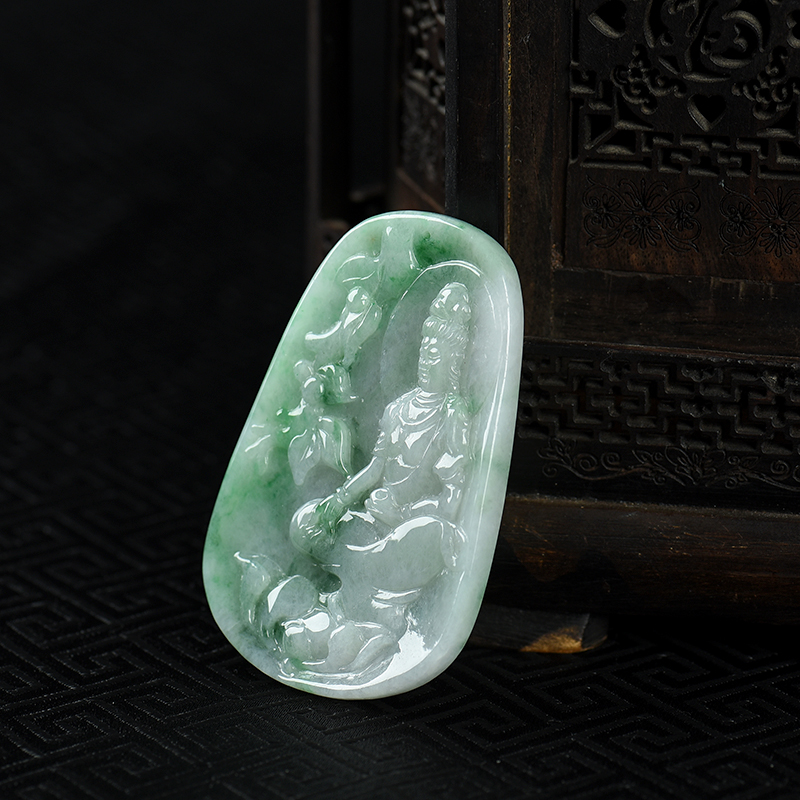 缅甸豆种飘翠翡翠观音吊坠-红掌柜