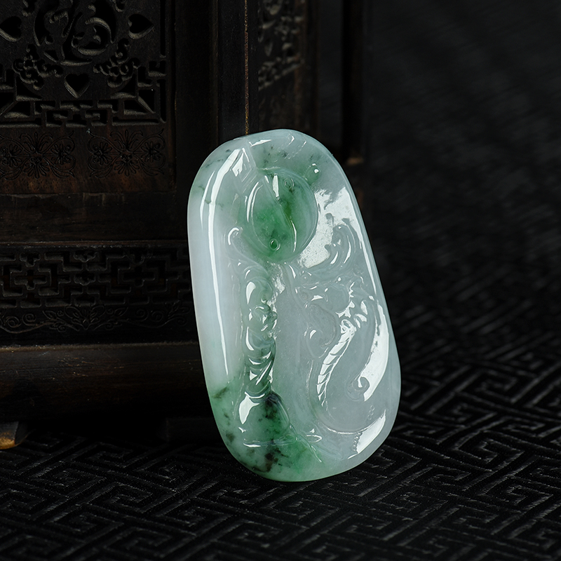 天然糯种飘翠翡翠辰龙吊坠-红掌柜