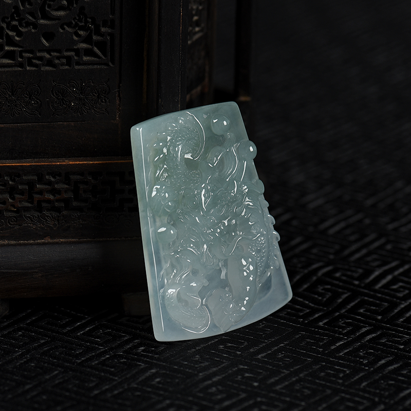 灰绿翡翠辰龙吊坠-红掌柜