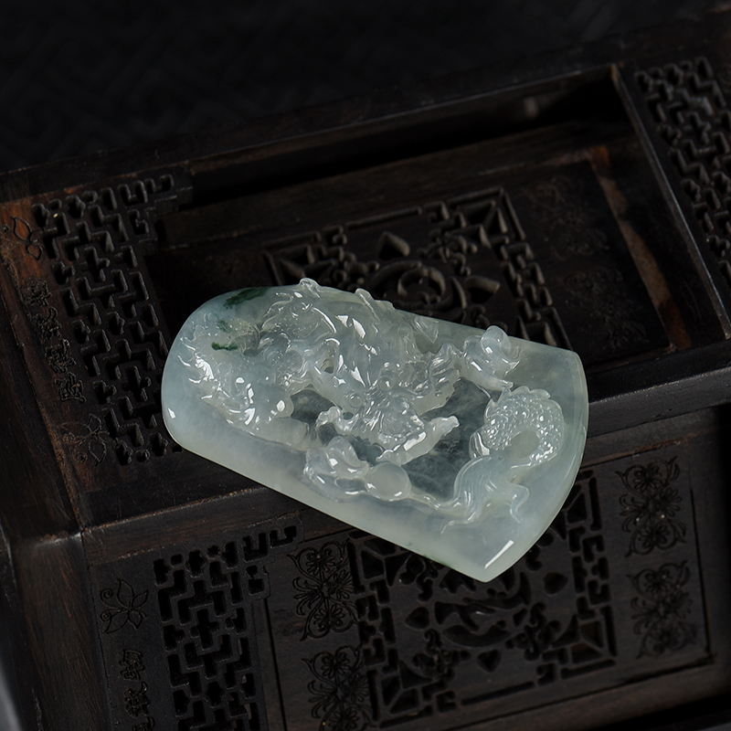 天然翡翠辰龙吊坠-红掌柜