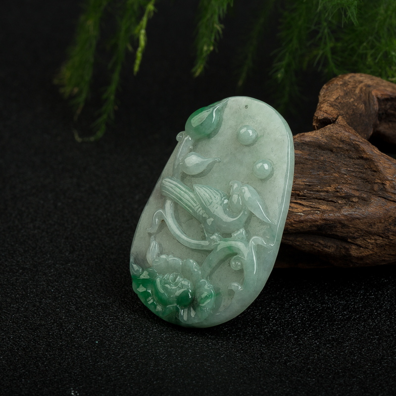 豆种翡翠吉祥吊坠-红掌柜