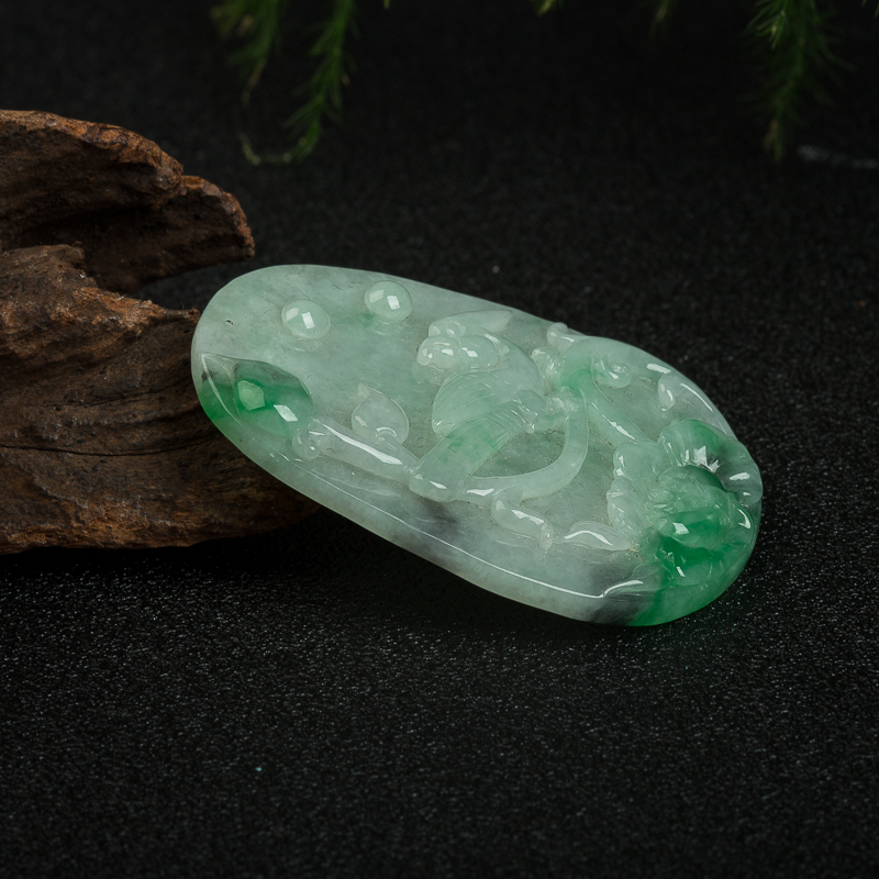 天然翡翠吉祥吊坠-红掌柜