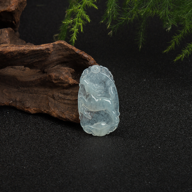 翡翠午马吊坠-红掌柜