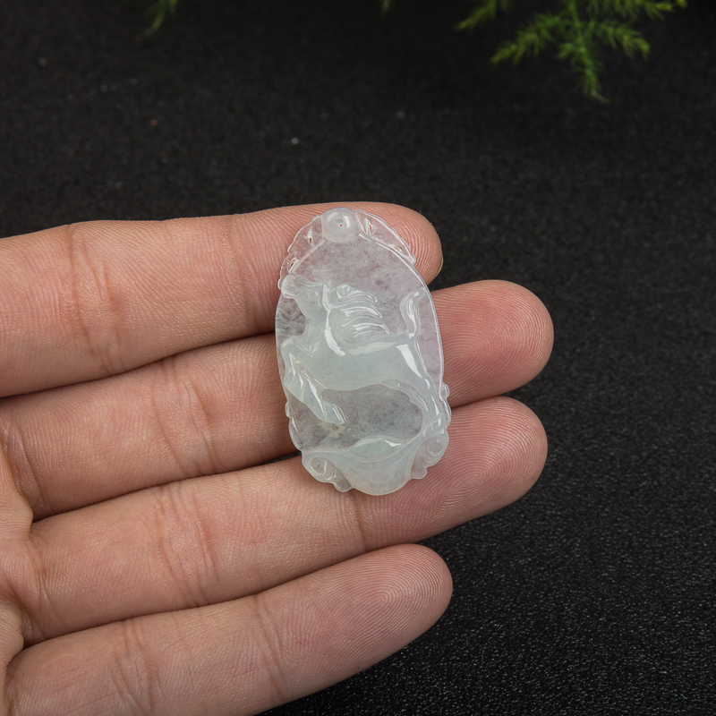 缅甸天然糯冰种翡翠午马吊坠-红掌柜