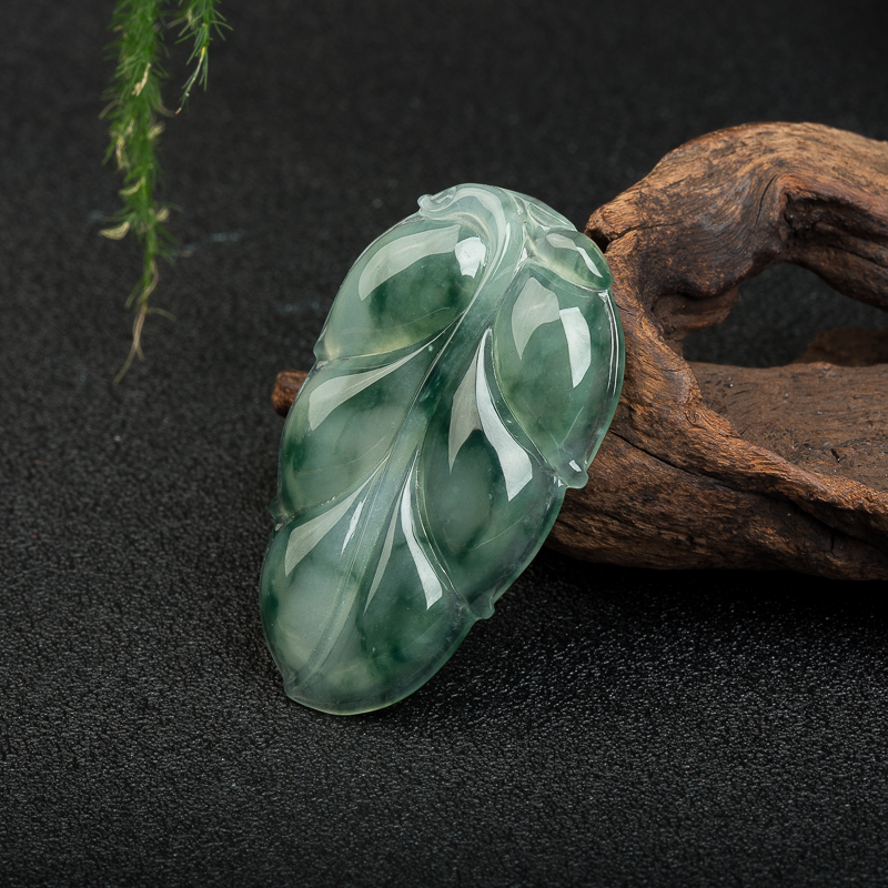 糯冰种翡翠金枝玉叶吊坠