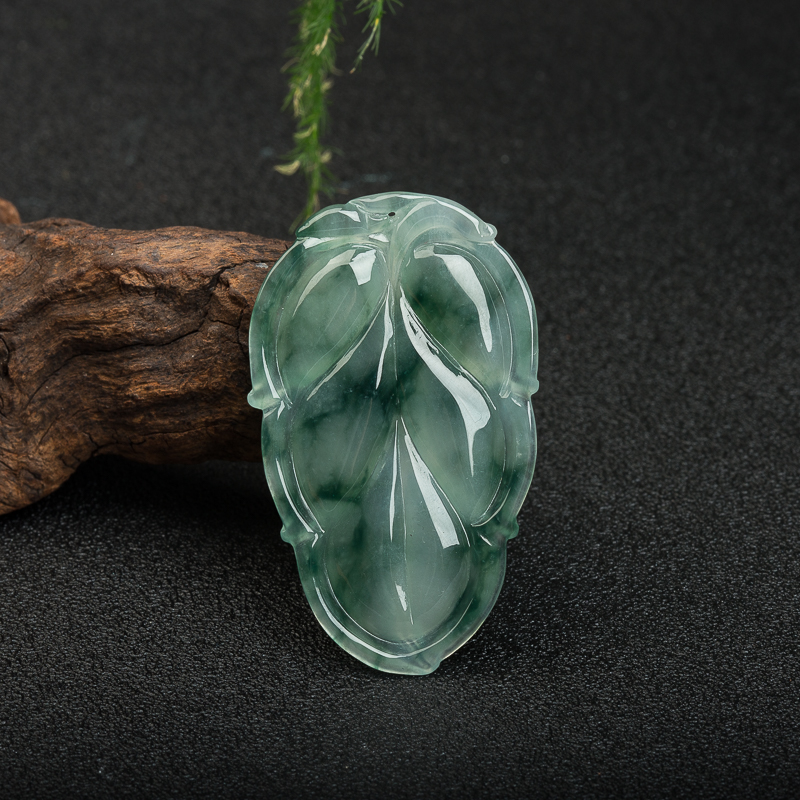 翡翠金枝玉叶吊坠