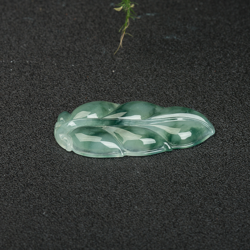 糯冰种飘花翡翠金枝玉叶吊坠