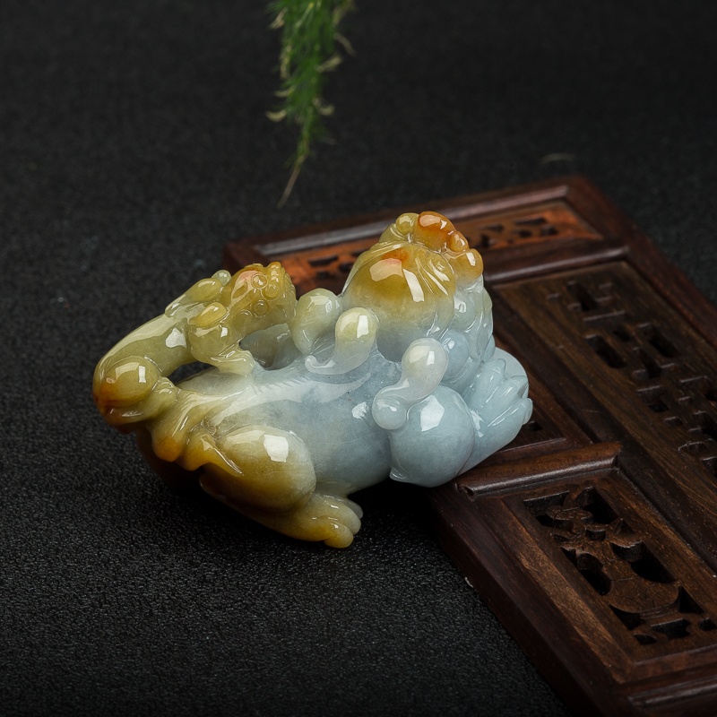 天然糯种俏色翡翠貔貅吊坠-红掌柜