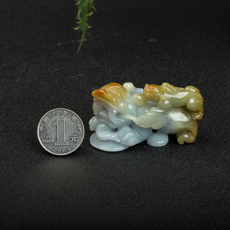 糯种俏色翡翠吊坠-红掌柜