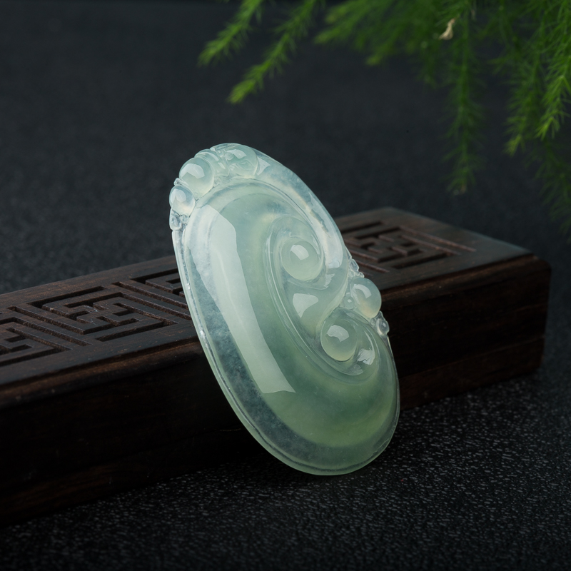 浅绿翡翠如意吊坠-红掌柜
