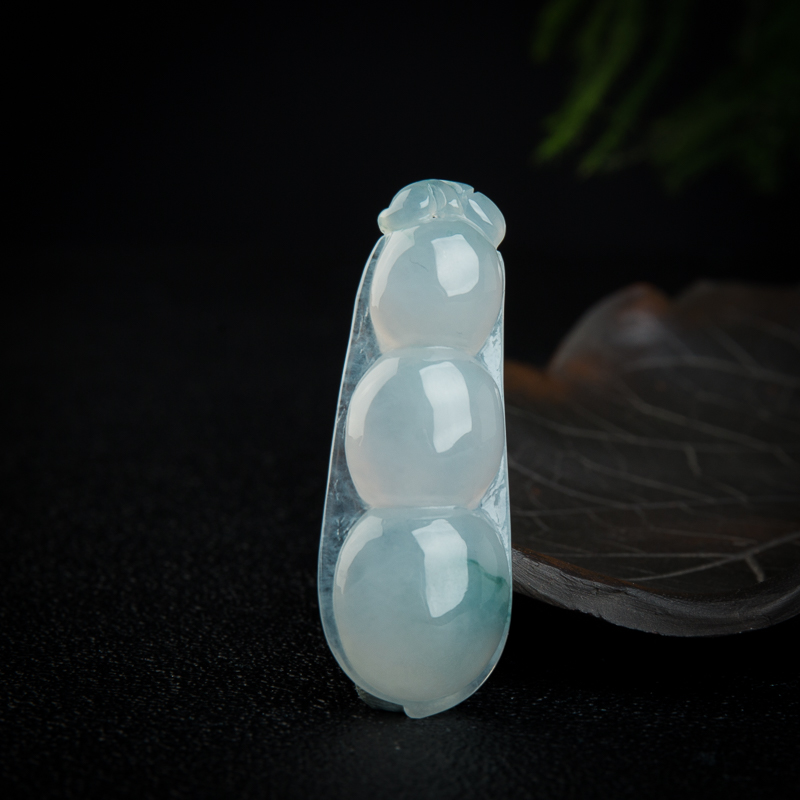 糯冰种飘花翡翠吊坠-红掌柜